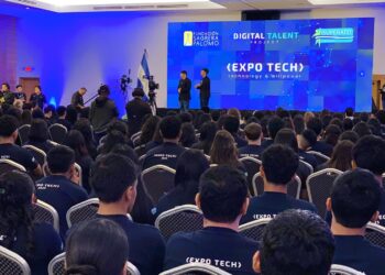 Estudiantes destacan con soluciones tecnológicas para la vida real en Expo Tech 2025