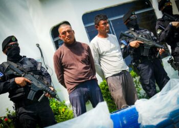 Incautan más de $17 millones de dólares en cocaína junto a dos guatemaltecos en aguas salvadoreñas