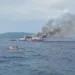 Ferry se incendia y obliga a más de 280 personas a lanzarse al mar para sobrevivir
