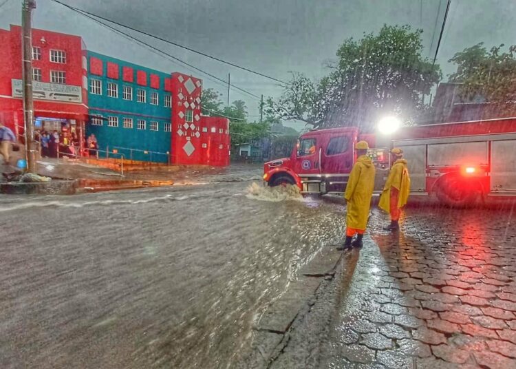 Se esperan lluvias intensas y fuertes vientos en varias zonas del país durante la noche este martes