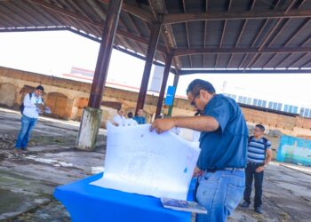 Inician obras de reasentamiento temporal para la reconstrucción de los mercados municipales en Santa Ana y San Miguel