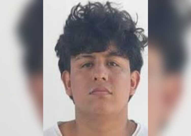 Ordenan captura para sujeto que chocó contra patrulla al intentar huir