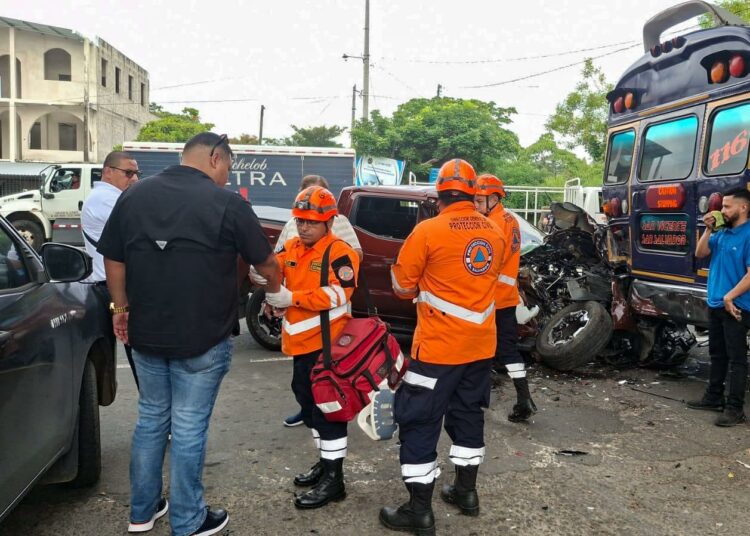 Accidente de tránsito en San Vicente deja una persona lesionada y daños materiales