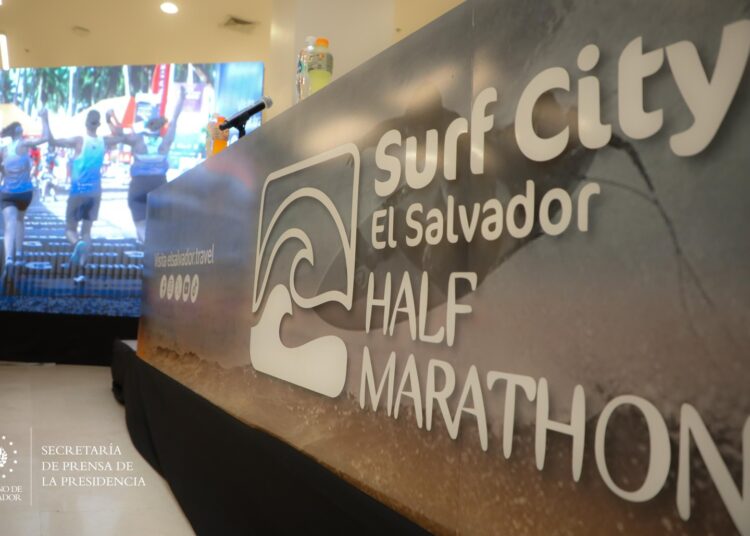 SurfCity El Salvador Half Marathon impulsa el turismo y la economía local con su quinta edición en Punta Roca