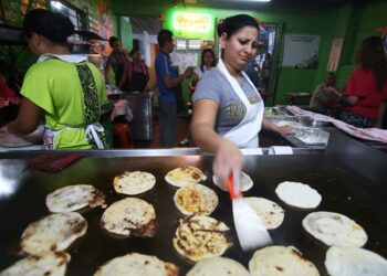 Gobierno avanza en estrategia para incorporar a miles de salvadoreños del sector informal al sistema laboral formal