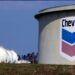 EE.UU. permite a Chevron reanudar operaciones petroleras en Venezuela