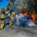 Bomberos controla incendio de vehículo en Lomas de San Francisco, San Salvador
