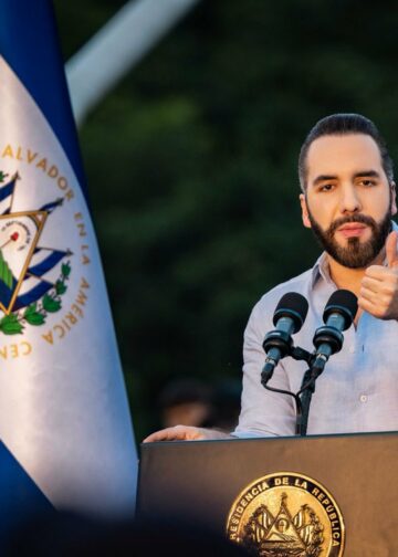 «A los gobiernos anteriores nunca les importó ni siquiera construir puentes»