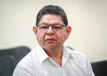 Vista pública por negociaciones con pandillas deja a exministro Benito Lara detenido por riesgo de fuga