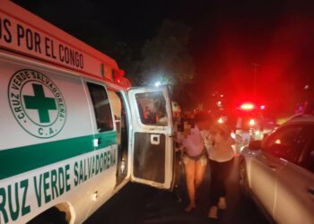 Colisión en Coatepeque deja varias personas heridas