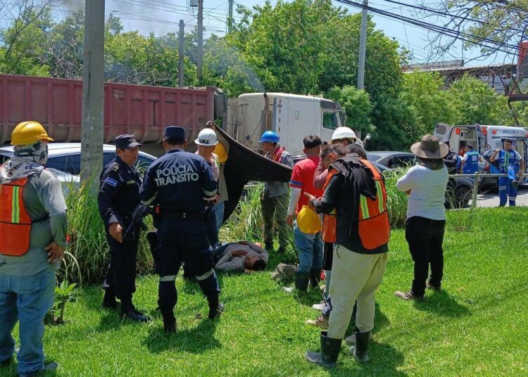 Dos personas resultan heridas tras accidente provocado por un adolescente