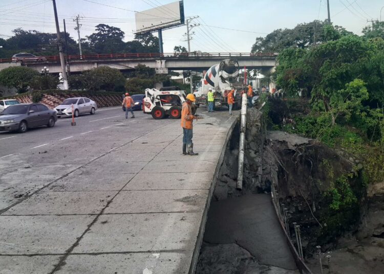 Aceleran trabajos de mitigación en la carretera Panamericana para restablecer paso seguro