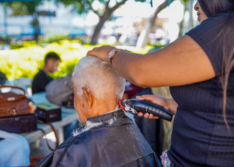 Alcaldía de Santa Ana Centro realiza jornada gratuita de belleza para fortalecer el talento local