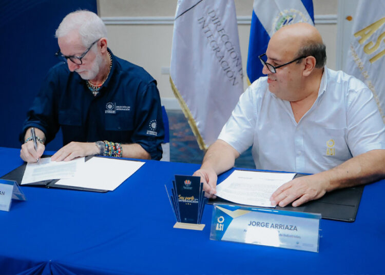 Jóvenes salvadoreños podrán impulsar su carrera con prácticas profesionales en empresas industriales