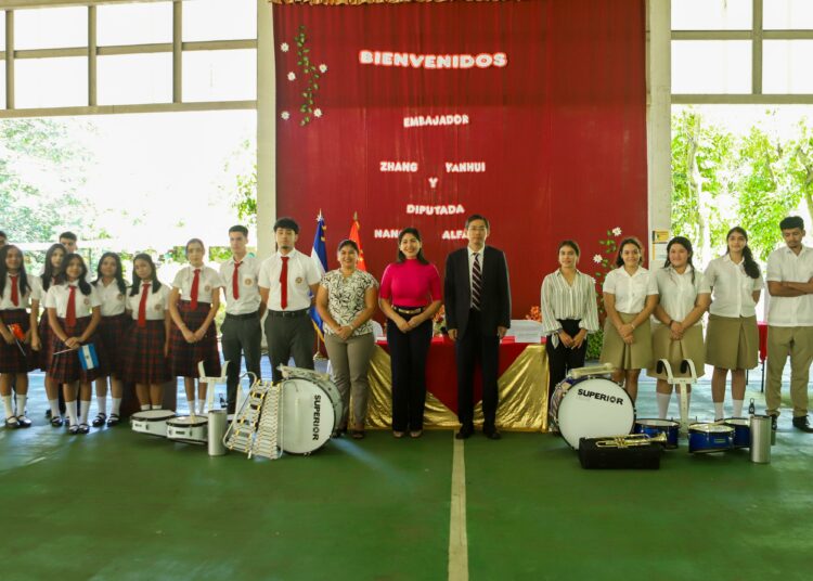 Embajada de China impulsa la educación musical en jóvenes de Cabañas con importante donación