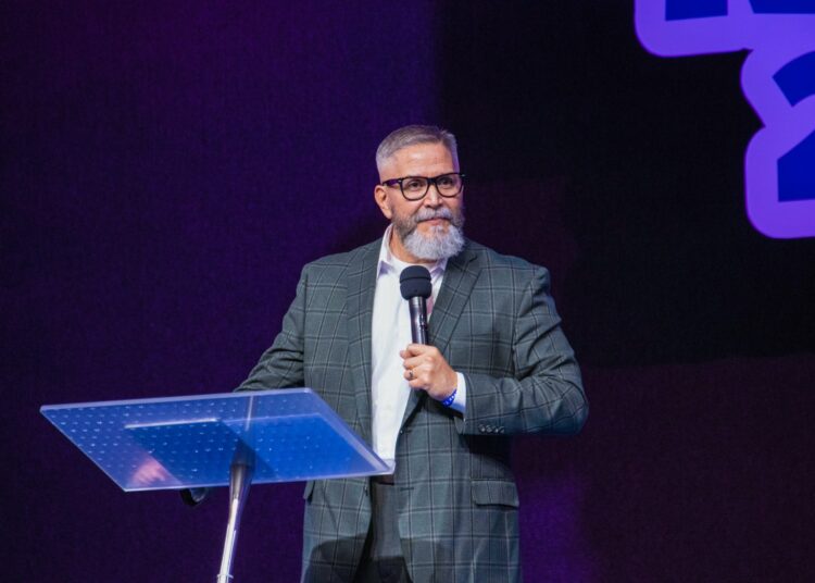 Pastor Toby Jr. respalda las nuevas normas de disciplina en escuelas públicas