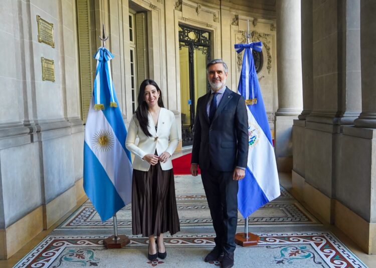 El Salvador y Argentina profundizan su cooperación en economía, energía y comercio