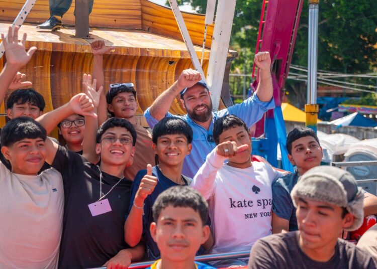 Comunidades de San Salvador Centro celebran una jornada de diversión en SívarLand