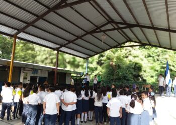 Lunes Cívicos serán implementados en todos los centros escolares públicos del país