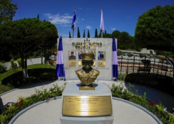 El Salvador rinde homenaje a héroes caídos de la seguridad en la nueva Plaza de Héroes Nacionales