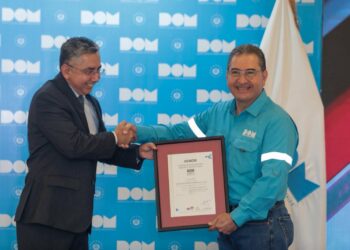 DOM recibe certificación por gestionar entornos laborales seguros y saludables para el personal