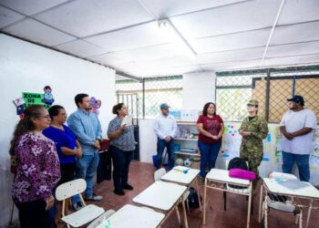Inicia trabajo nueva ministra de Educación con visita a centro educativo en Soyapango