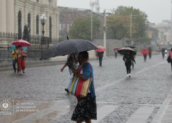 Alerta en El Salvador: Onda Tropical traerá más lluvias intensas