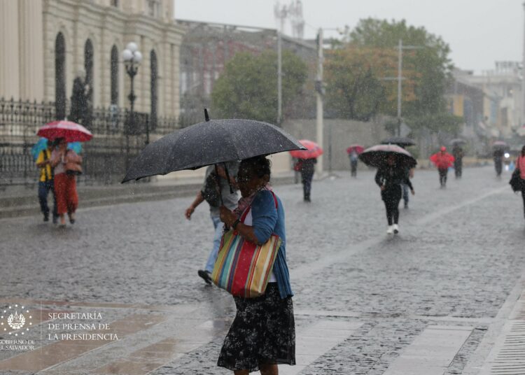 Alerta en El Salvador: Onda Tropical traerá más lluvias intensas