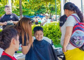 Santa Ana impulsa jornada social de cortes de cabello para estudiantes
