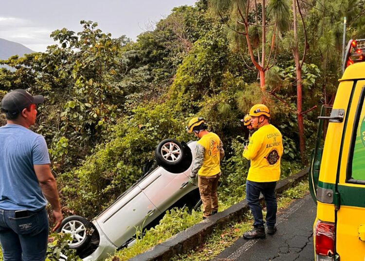 Conductor resulta ileso tras accidente en carretera a Alegría, Usulután