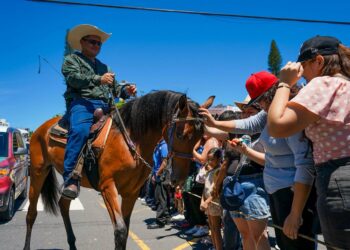 Caballos de alta escuela, la gran sorpresa del Desfile del Comercio