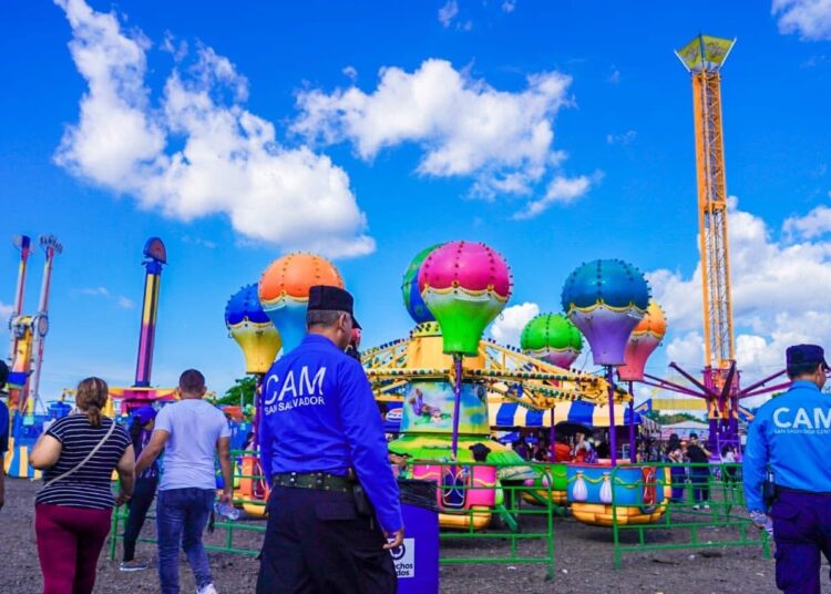 Verifican retiro de rótulos que limitaban acceso a personas con discapacidad en SívarLand