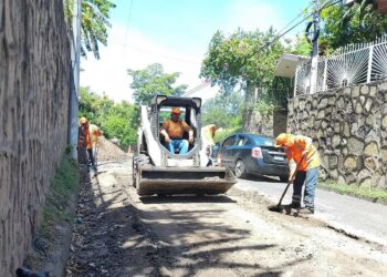 FOVIAL anuncia reconstrucción de la calle Modelo del Barrio San Jacinto, San Salvador