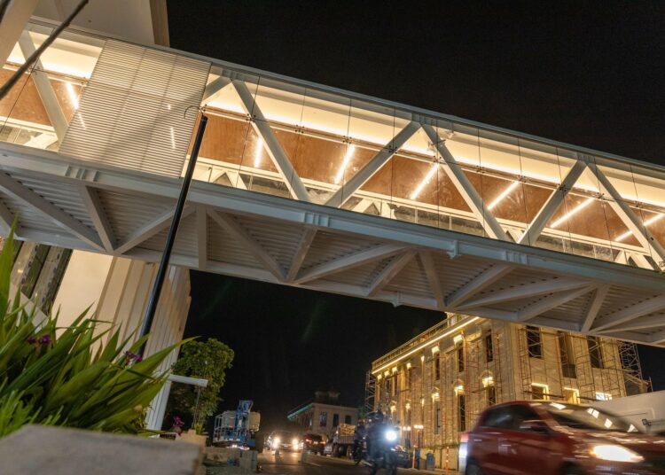 Realizan pruebas de iluminación en pasarela del nuevo hospital Rosales