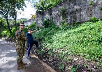 Ministra Karla Trigueros inspecciona centro escolar en Guazapa