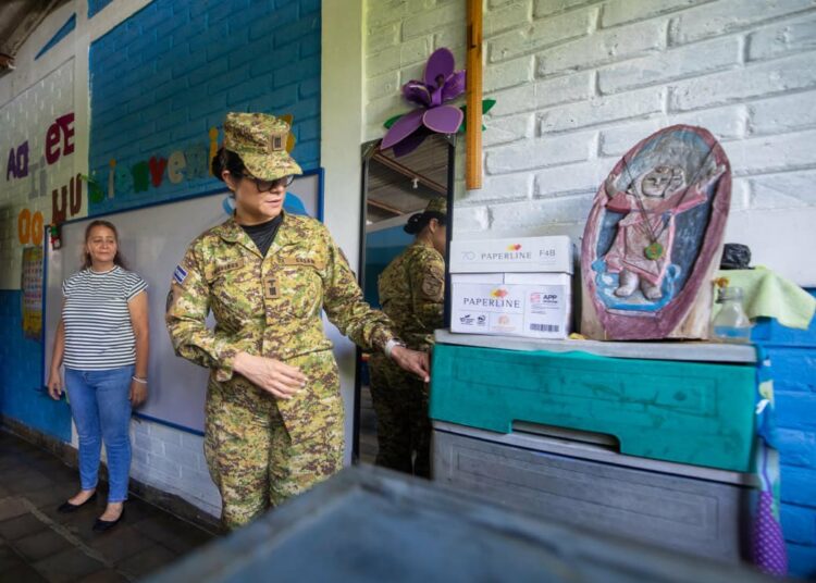 Ministra Karla Trigueros verifica estado de centro de educación parvularia, en San Vicente