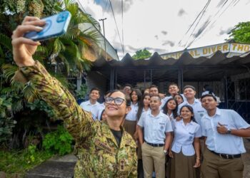 Ministra Trigueros verifica centros escolares de Sonsonate