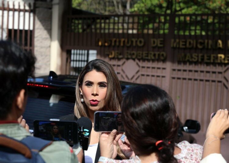 ARENA busca mujeres y profesionales “que realmente cambien el país”