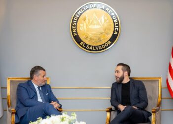 Presidente Bukele recibe a senador republicano Ted Cruz