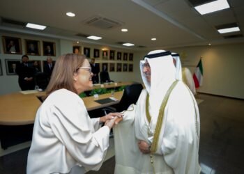 Canciller Alexandra Hill recibe a representantes Fondo Kuwaití para el desarrollo Económico Árabe