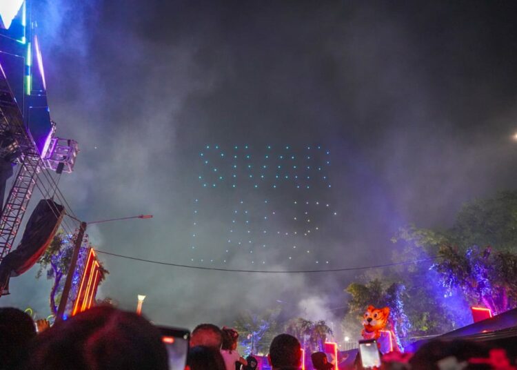 cierre de Sivarland deslumbra a salvadoreños con show de drones