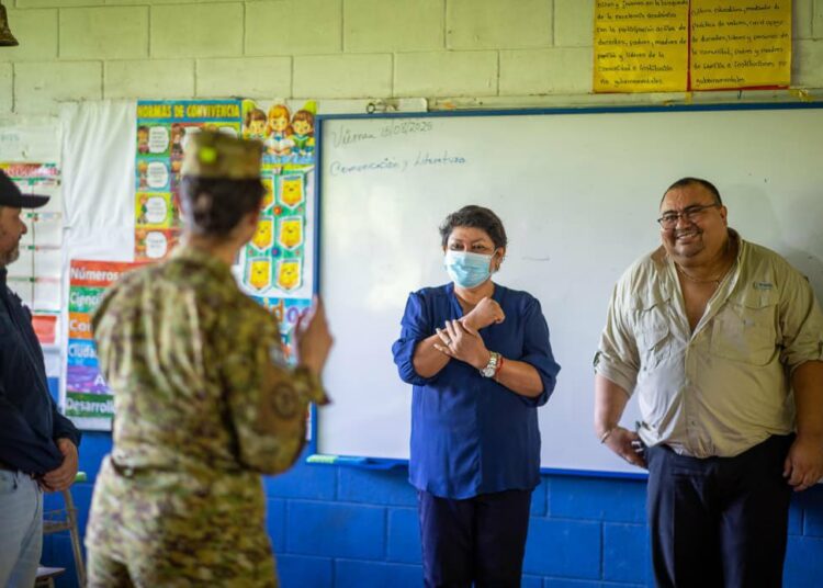 Ministra Karla Trigueros verifica condiciones del Centro Escolar Hacienda El Guayabal en San Miguel