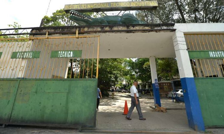 Ministra Karla Trigueros destituye al director y subdirector del INTI