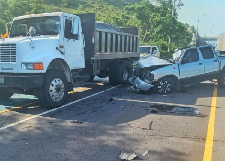 Choque en bypass de San Miguel tras conductor dormirse al volante