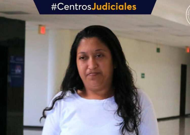 Condenan a mujer a ocho años de prisión por transportar marihuana y cocaína en San Salvador