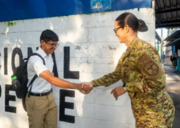 Escuelas públicas aplicarán sanciones por falta de cortesía a partir de septiembre