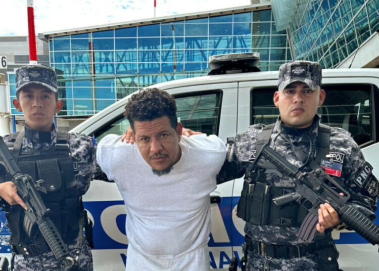 Deportado de EEUU enfrentará la justicia en Santa Ana por homicidio agravado