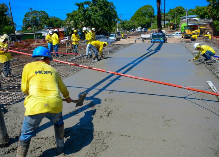 Avanza construcción del nuevo puente sobre el río Chilama como parte del proyecto Surf City en La Libertad