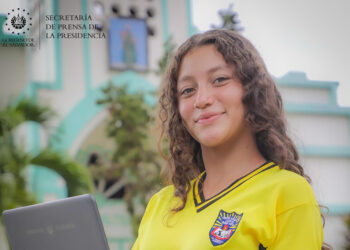 Lanzan proyecto de internet satelital gratuito en Sacacoyo, La Libertad