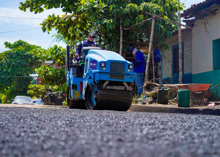 Alcaldía de Santa Ana ejecuta trabajos de bacheo en colonia España